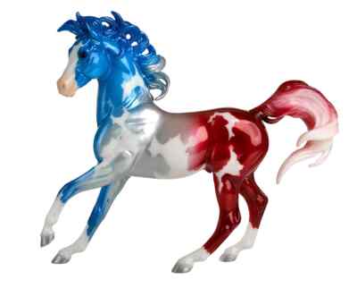 Breyer NEW * Anthem *  Decorator Flag Ethereal Mustang Traditional Model Horse