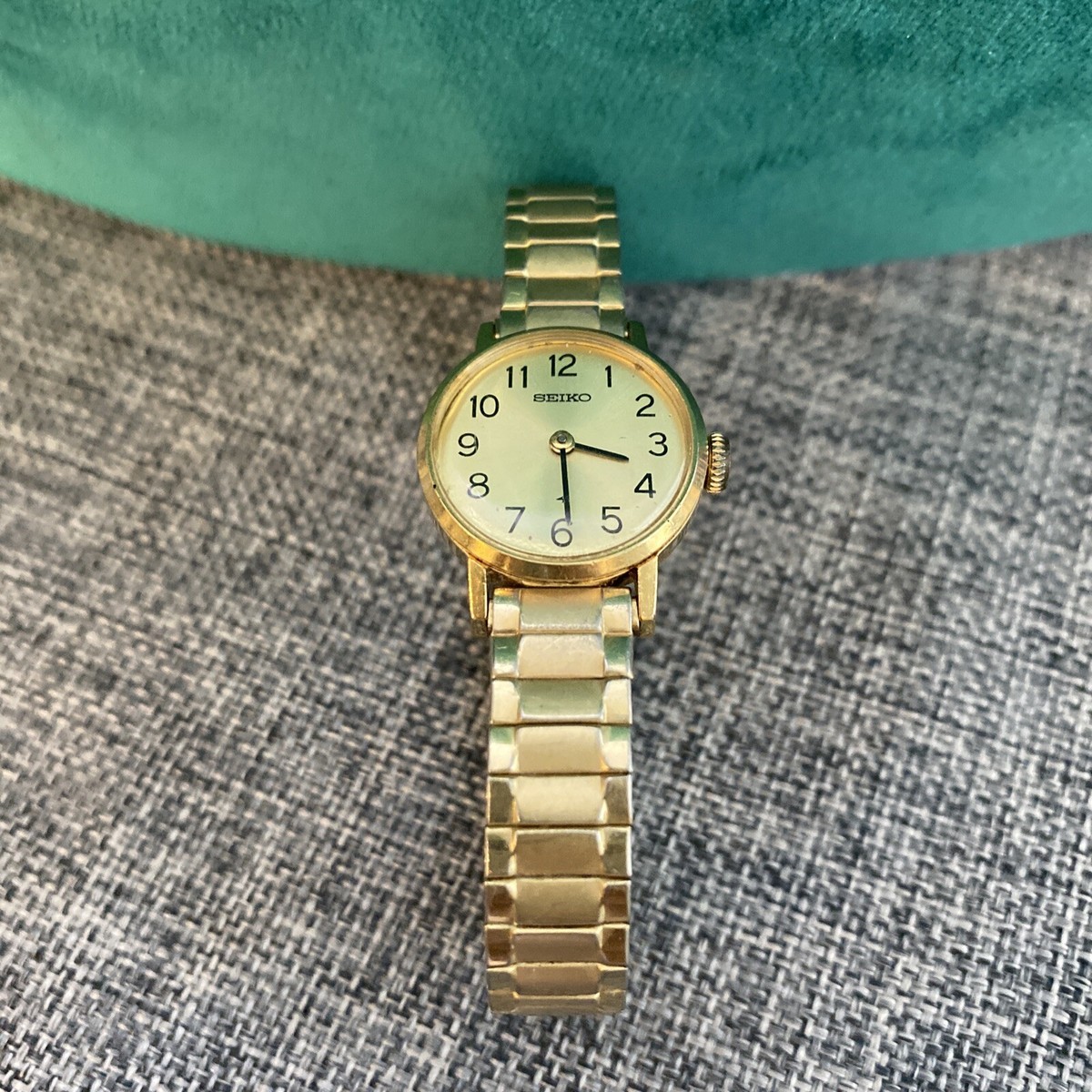 Seiko Vintage Gold Tone Ladies Manual Watch Vintage Seiko Mechanical Wind Ladies Gold Tone Dress  main image 2