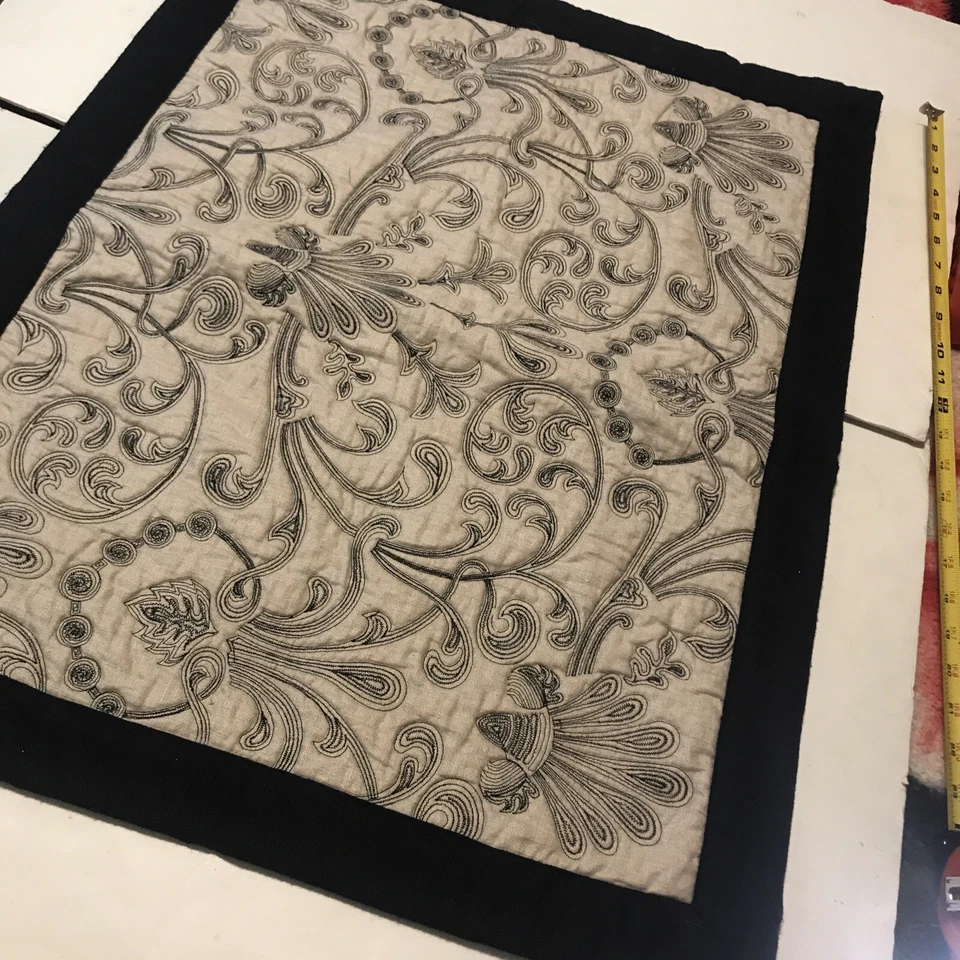 Funda de Almohada Bombay Co 20 Por 26 Floral Borde Negro Gris 3743 Foto 3 de 4