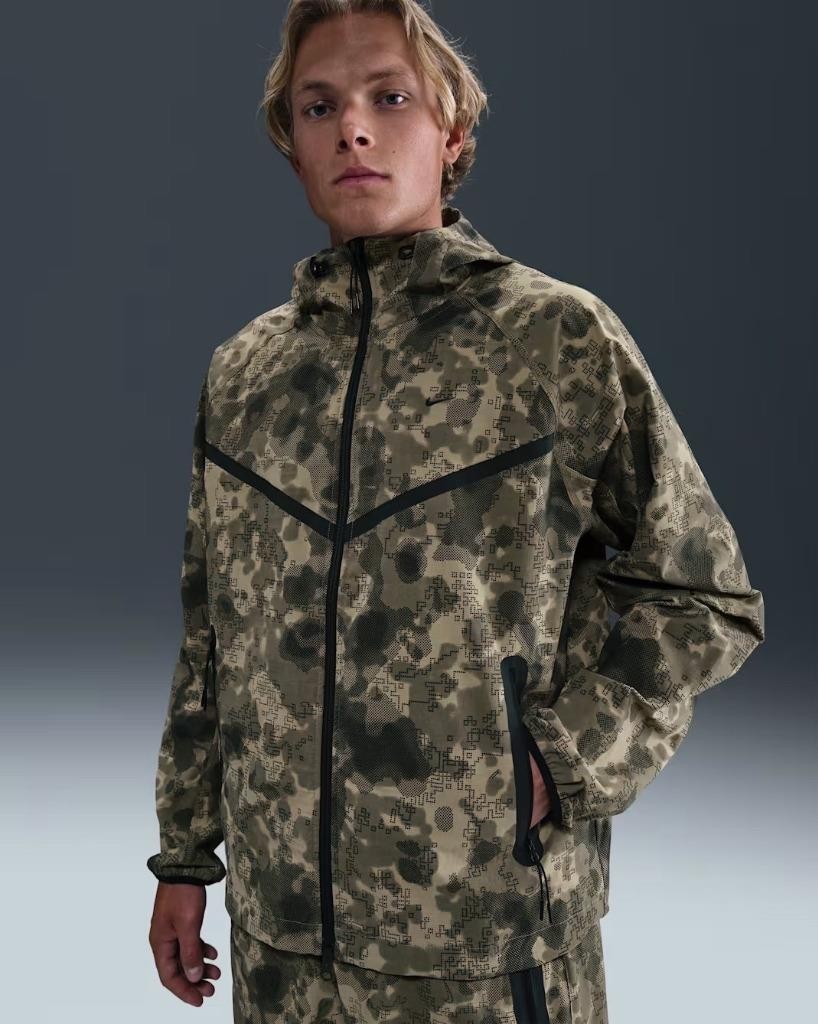 NEW $140 NIKE TECH WOVEN CAMO WINDRUNNER JACKET OLIVE/BLACK HV0979-210 LARGE