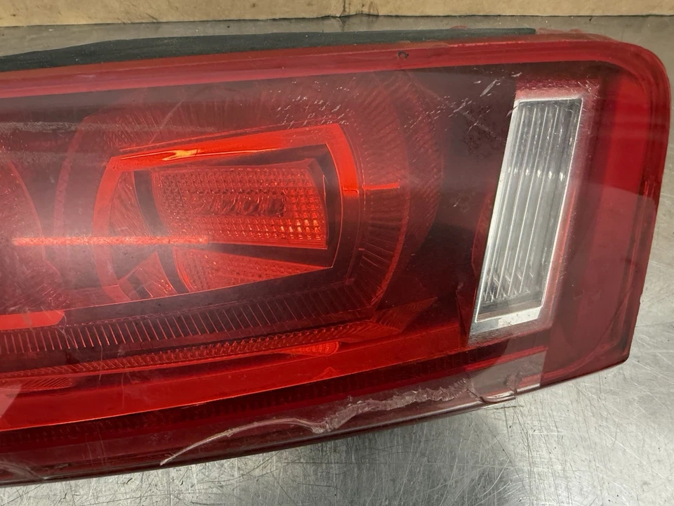 Luz trasera derecha lado conductor audi r8 gen 1 4.2 v8 420945096 2008 dañada Foto 4 de 4