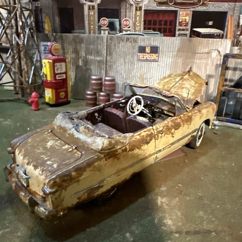 1949 Ford - Barn Find Cars- 1:24 DIECAST - Danbury Mint - Weathered - 第 9/11 張圖片