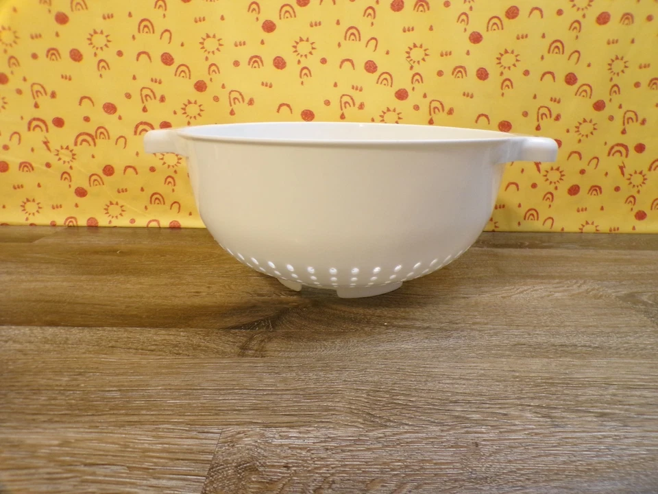 PIONEER Large White Footed Plastic Colander No. 804 - 11" Diameter & 5.25" Tall - Image 4 of 4