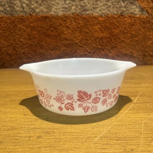 ✨Vintage Find✨ Pyrex 472 Pink Gooseberry 1.5 Pt Casserole Dish