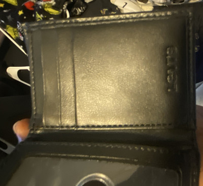 Levi's Men's Black Solid Trifold Wallet w/ ID Window, Credit Card Slots