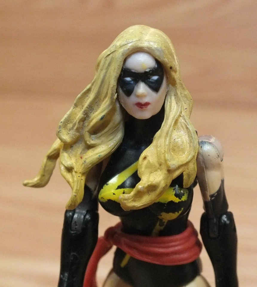 Figura de Acción Marvel Universe 3 3/4" Serie 3 Ms. Marvel Traje Negro **LEER**  Foto 3 de 4