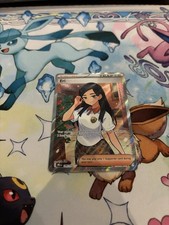 Pokémon TCG Eri 136/131 Prismatic Evolutions Full Art Trainer NM/M Condition