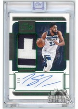 Karl-Anthony Towns 2021-22 Panini One And One Green Patch Auto Card #JA-KAT 5/5
