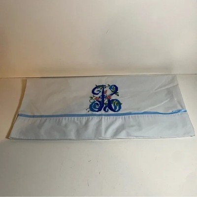 One Vintage JP Steven s Tastemaker Embroidered  K  Floral Pillow Case King Size