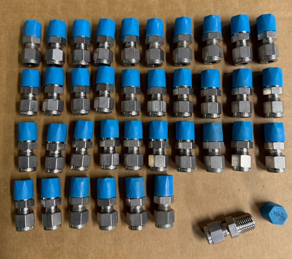 LOT OF 37 SWAGELOK SS-400-1-4 SS CONNECTOR FITTING, 1/4" TUBE x 1/4" MNPT MALE