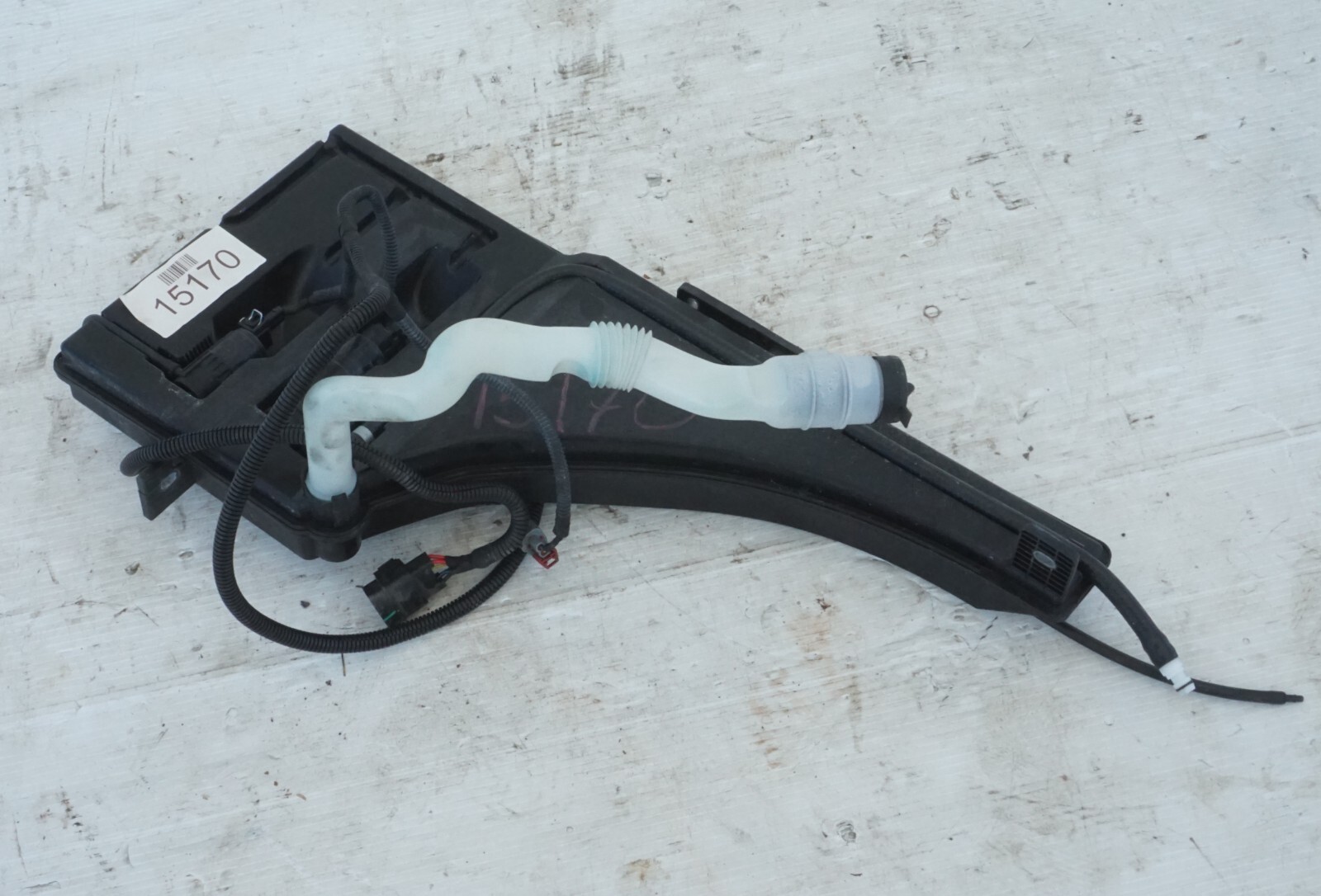 14 - 20 MASERATI QUATTROPORTE WINDSHIELD WASHER FLUID RESERVOIR TANK OEM