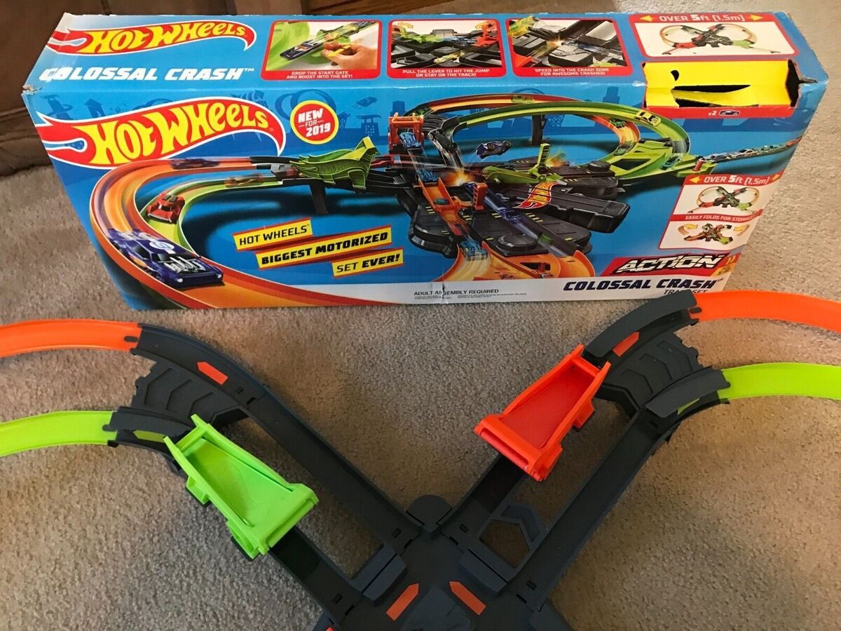 Mattel Hot Wheels® Colossal Crash Track Set