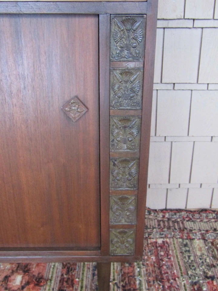 Сделанный на заказ ореховый клатч середины века поверх Credenza... Доступна доставка - Изображение 4 из 4