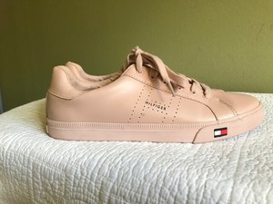 tommy hilfiger light pink shoes