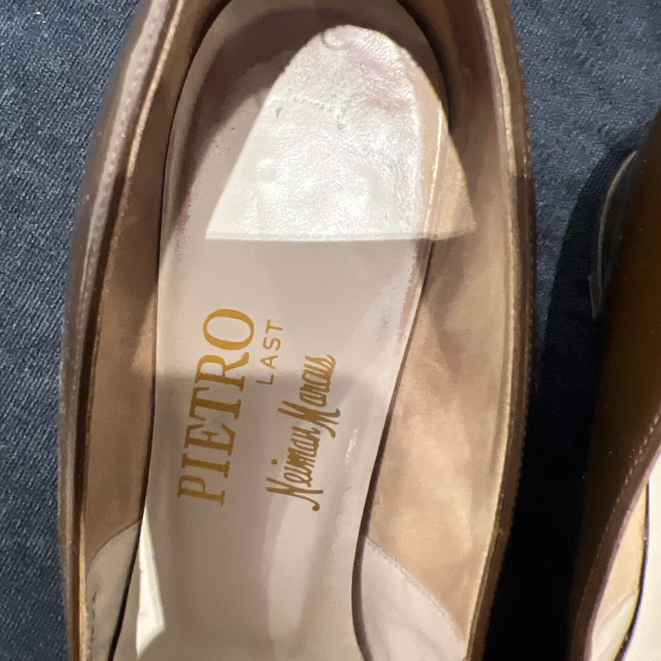 NEIMAN MARCUS Vintage Pietro 9 Tacones Estrechos Marrón Con Detalle de Bola Dorada Foto 2 de 4