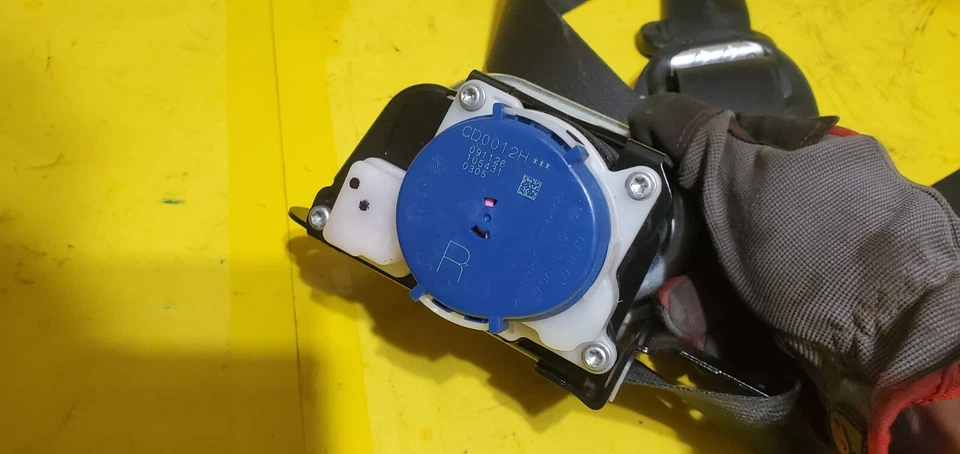 Retractor de cinturón de seguridad delantero derecho Suzuki Kizashi 2010-2013 OEM 10 11 12 13 Foto 2 de 4