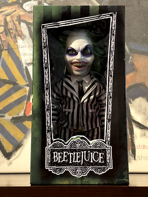 Mezco Toyz: BEETLEJUICE 15