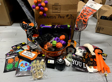HALLOWEEN MIX BOX OF MISC ITEMS SEE PIC