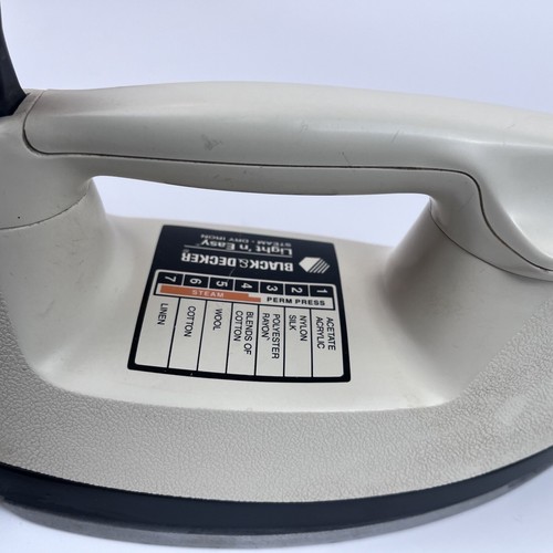 Vintage 1986 Black and Decker Light 'n Easy Steam and Dry Iron F383WH WORKS - Picture 4 of 11