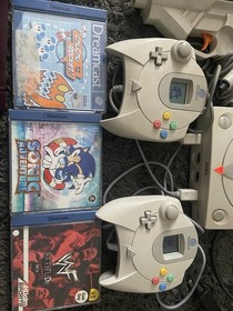 SEGA Dreamcast White Home Console Bundle w/ 2 Controllers, Light Gun & 3 Games