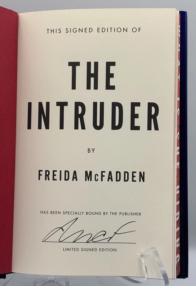 FREIDA MCFADDEN THE INTRUDER SIGNED AUTOGRAPHED HARDCOVER 1ST EDITION SHIPS ASAP - Image 3 of 4