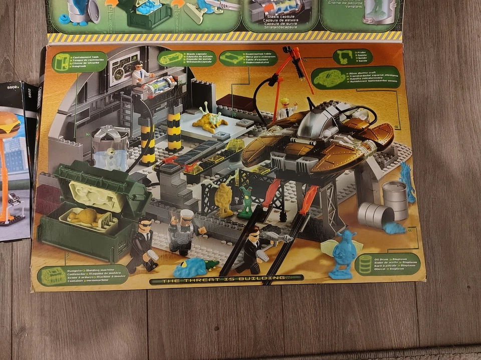 Mega Bloks Alien Agency The Arrival Hangar 18 y Alien Agency Burger Barn Set Foto 4 de 4
