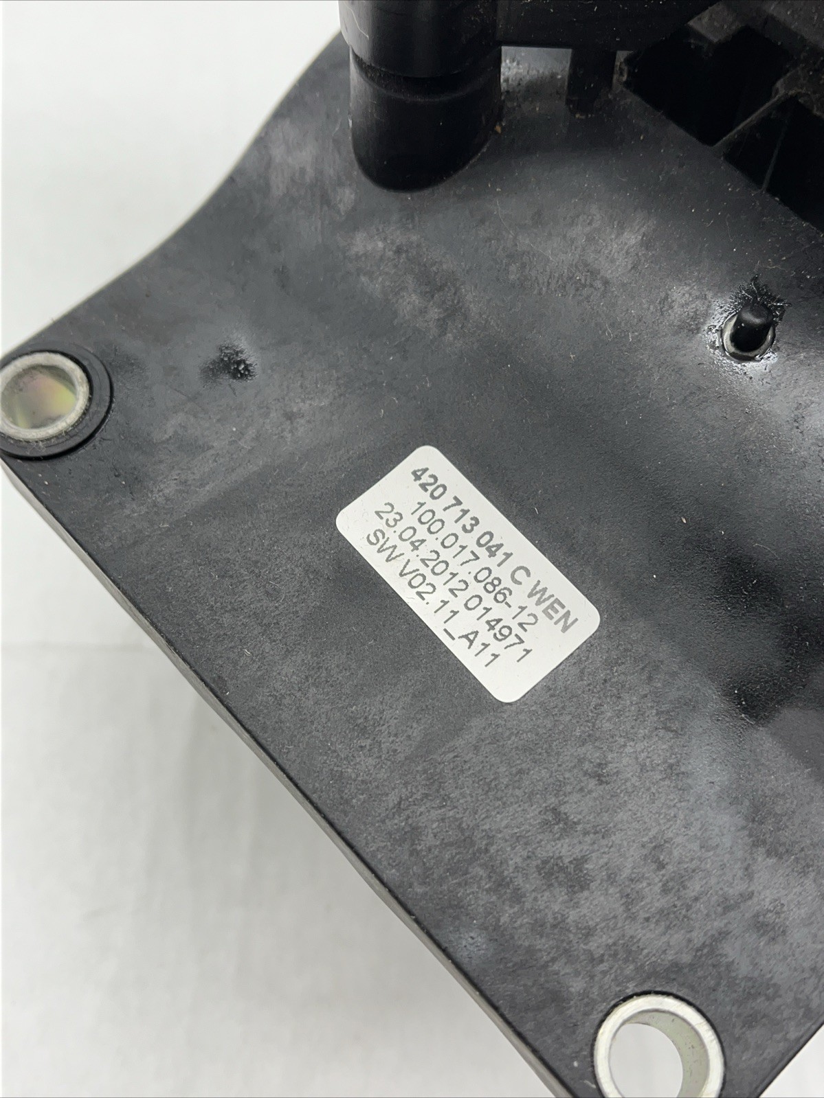 2008 - 2014 2015 AUDI R8 TRANSMISSION GEAR SHIFTER LEVER SELECTOR BRACKET 42525