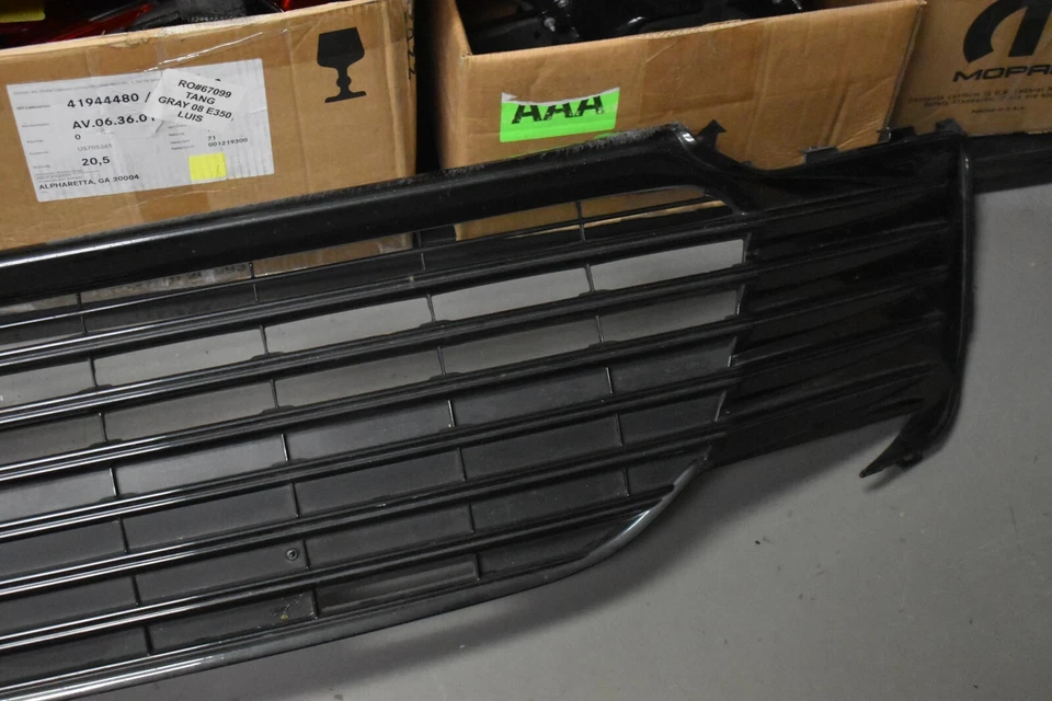 REJILLA INFERIOR DELANTERA TOYOTA CAMRY CAMIONETA LOCAL FABRICANTE DE EQUIPOS ORIGINALES DE FÁBRICA Foto 3 de 4