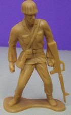 Greenbrier International Large 4" Plastic Army Men Toy Soldiers, Tan