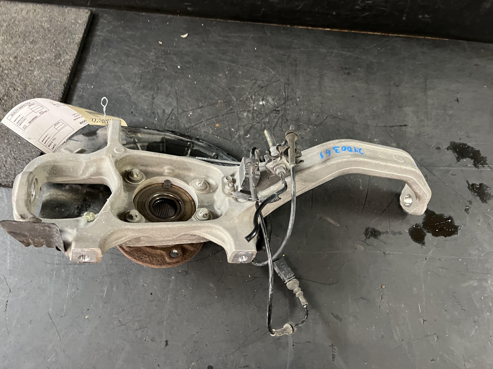 17-22 MASERATI QUATTROPORT FRONT DRIVER LEFT SPINDLE STEERING KNUCKLE