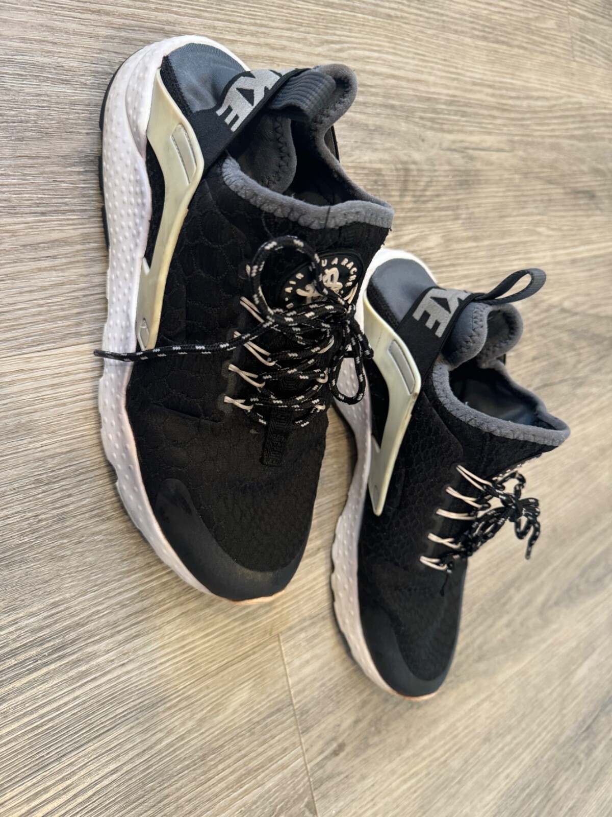 Nike Air Hurache Run Ultra SE womens 9  black - image 2