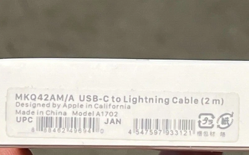 Apple MKQ42AM/A USB-C to Lightning Cable ( 2 m ) - White - Image 3 of 3