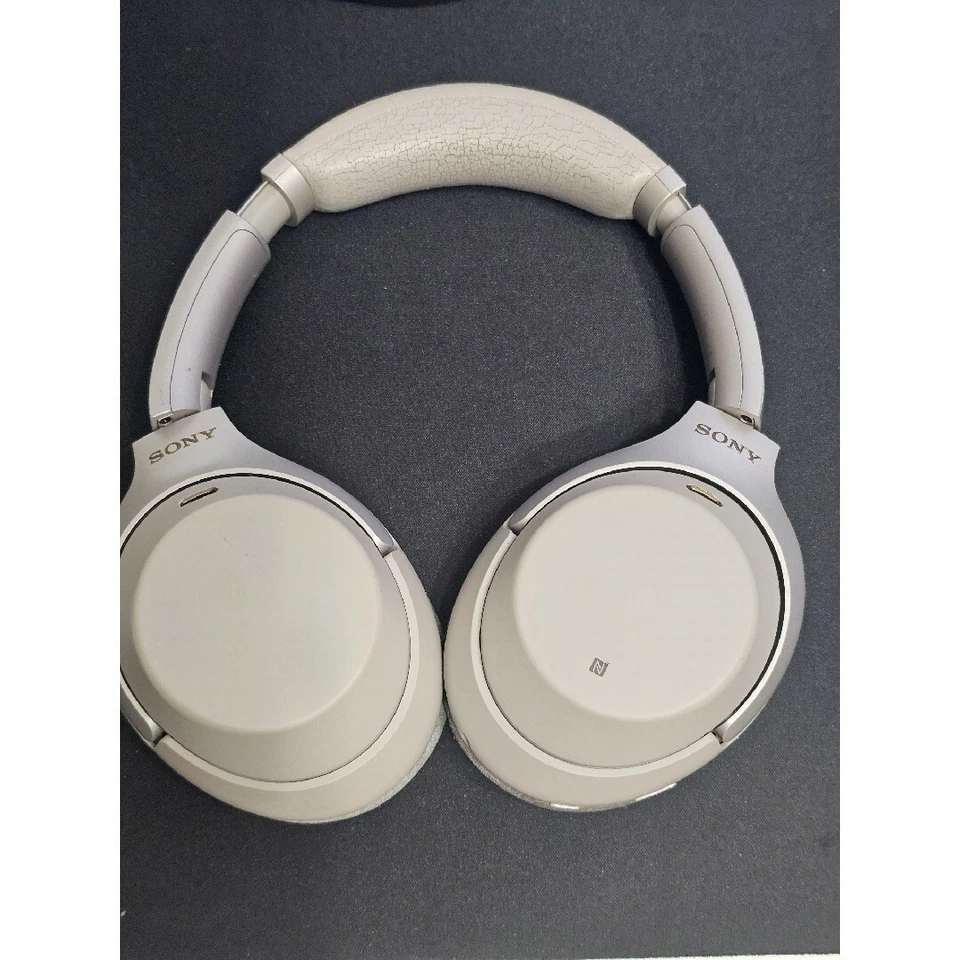 Sony WH-1000XM3 Over-ear Noise Cancelling Headphones With Case Japan - Image 3 of 4
