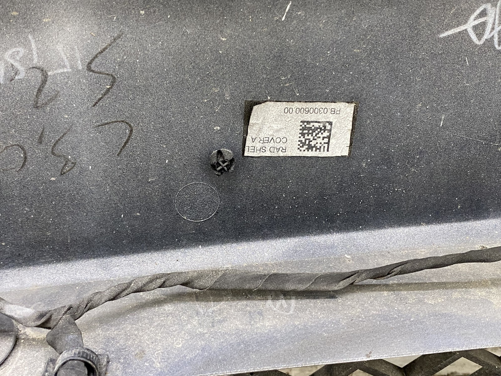 2014-2019 BENTLEY FLYING SPUR RONT BUMPER COMPLETE W/GRILLS & PARKING SENSORS