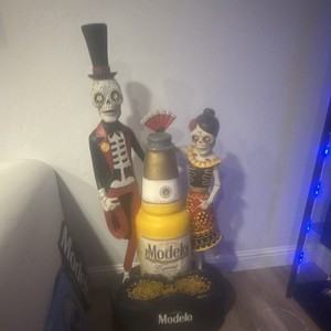 Modelo Handmade Mexican Day of the Dead Skeleton Couple Figurine