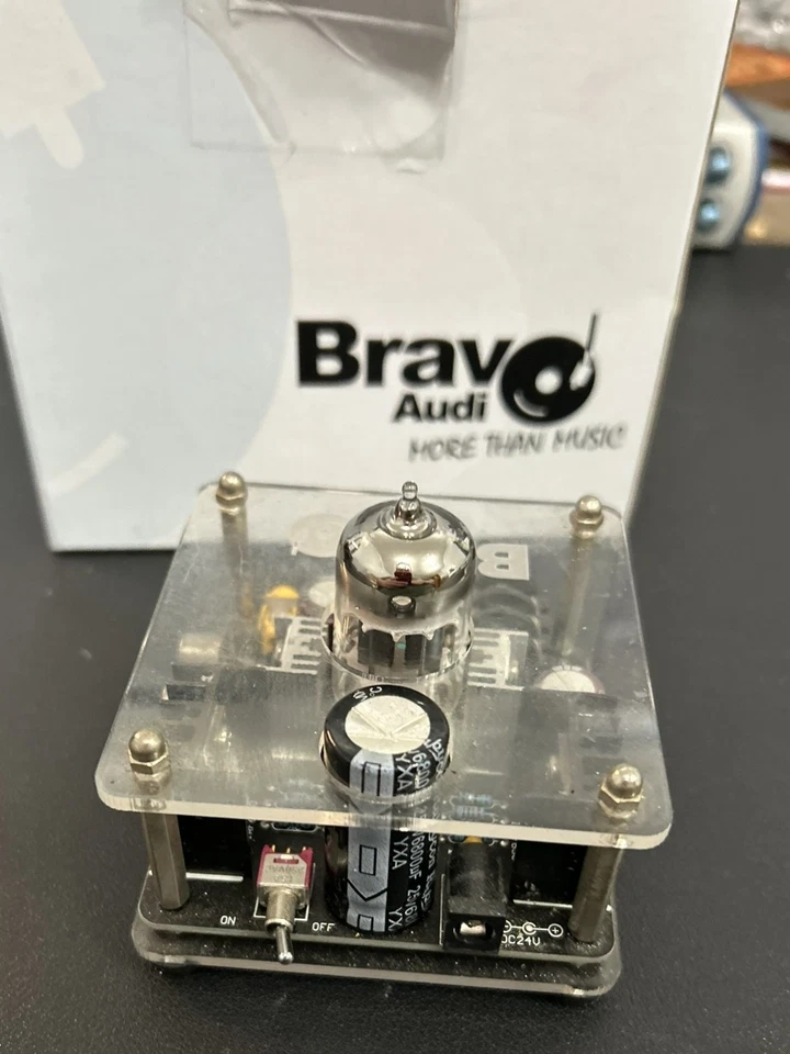 Amplificador de auriculares tubo Bravo Audio V2 Valve Clase A ECC82 Foto 2 de 4