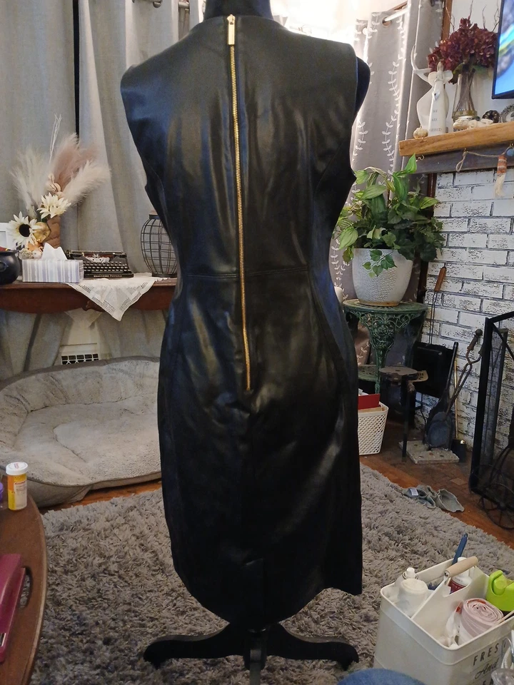 Новое школьное платье Calvin Klein Draw из искусственной кожи размер 10 - Изображение 2 из 4