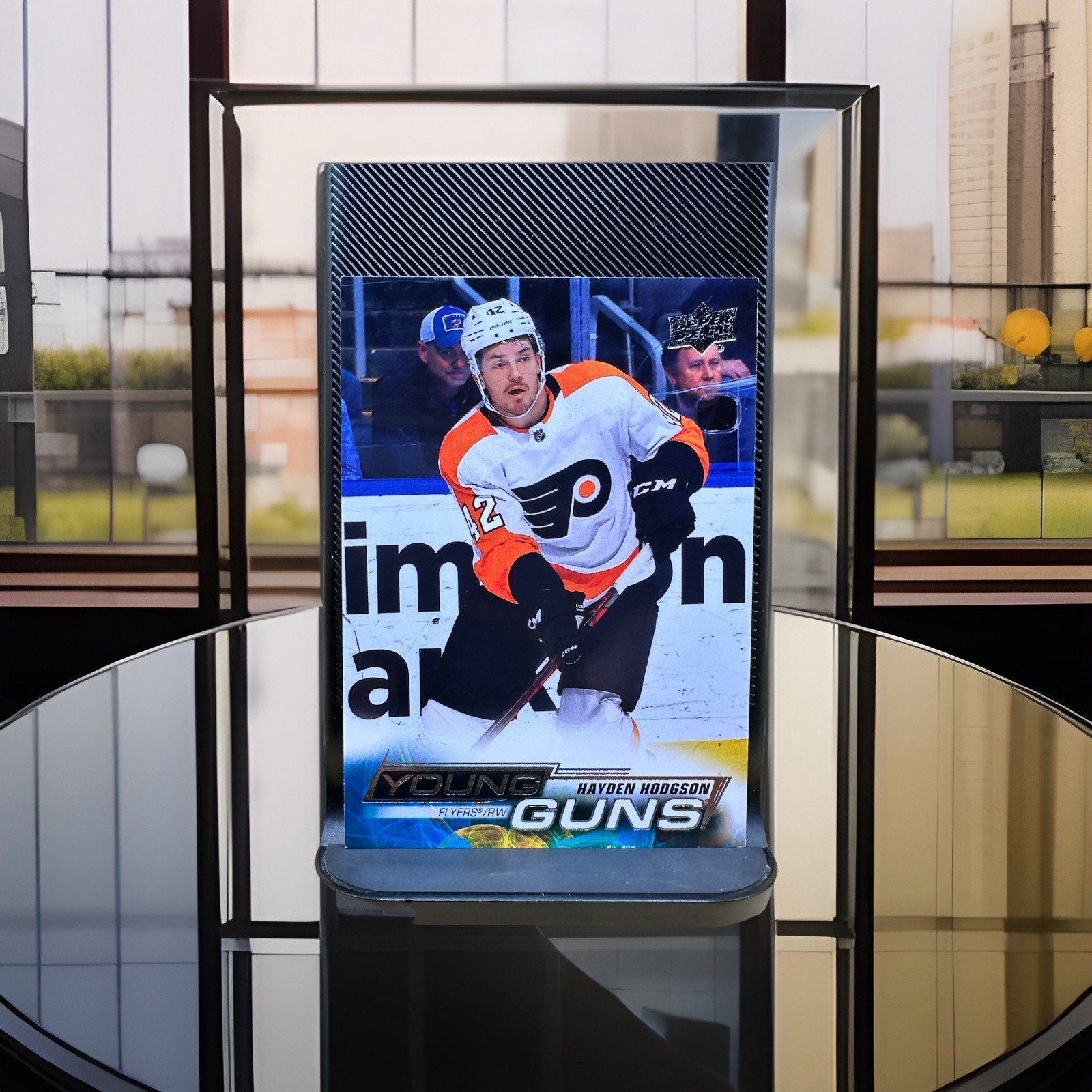 2022-23 Upper Deck Series 1 - Young Guns Hayden Hodgson #207 (RC) Flyers