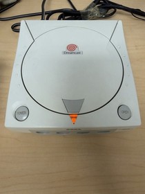 VA1 Sega Dreamcast Console Bundle &ndash; 2 Controllers, VMU, Pelican 4X Memory Card