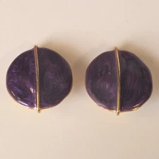 Vintage Unsigned Gold Tone Purple Swirl Enamel Round Button Clip On Earrings