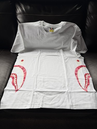 T-shirt BAPE Shark bianca rosa mimetica taglia XXL A scimmia da bagno NUOVA - Foto 1 di 3