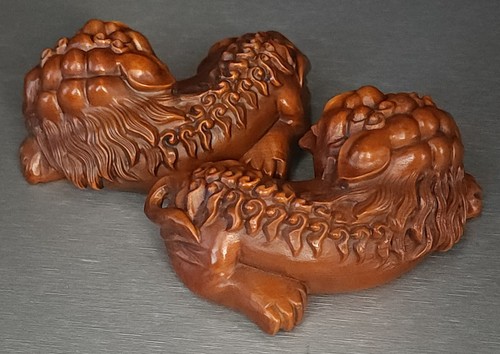Pair of Vintage Chinese Hand Carved Boxwood FOO DOG LIONS Figurines FENG SHUI - Picture 6 of 10