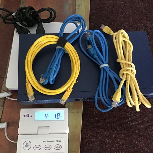 NETGEAR 24 Port 10/100 Switch ProSafe JFS524 100-240V 50-60Hz 0.4A + LAN Cables - Picture 3 of 18