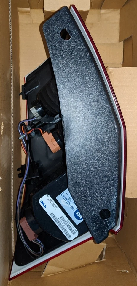 Luz trasera para Dodge Magnum 2005 06 07 2008 lado del conductor | 4805967AH NUEVA en caja Foto 4 de 4