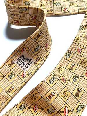 HERMES VINTAGE AFRICAN TRIBE TIE MASK SHIELD SPEAR TAMTAM HUT HIGH END YELLOW