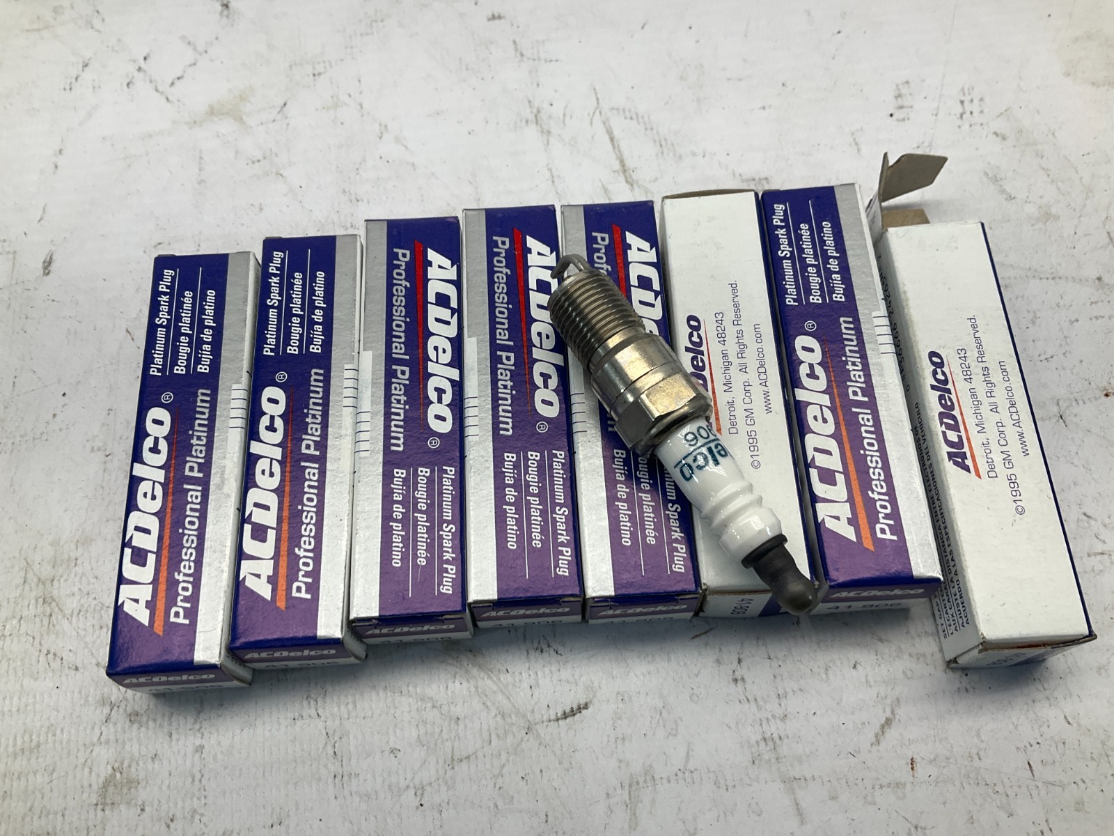 8 Platinum Spark Plugs GM ACDelco 41-906 Set of 8 T