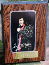 Vtg ELVIS PRESLEY Photo Card MEMORIAL WOODEN PLAQUE w Brass Engraved Dates 6"