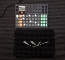 Polyend Play  mit Tasche