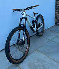 2023 vitus escarpe. 27.5 inch wheels with a medium frame-carbon.