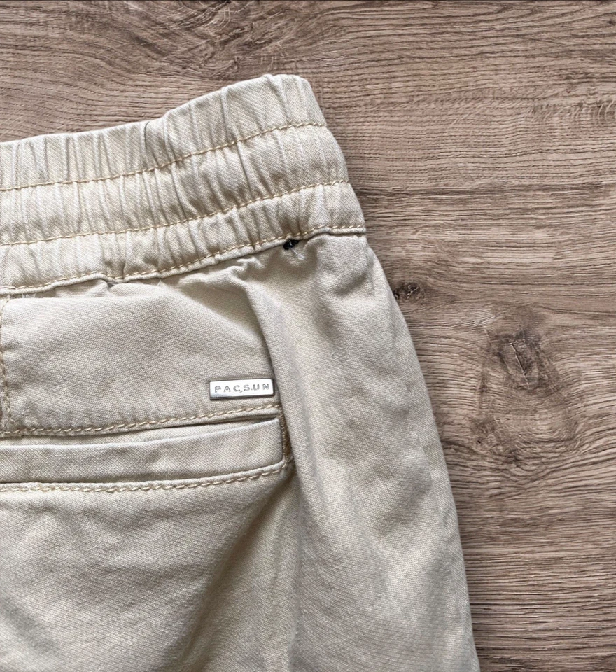 Pantalones Cortos Pacsun Para Hombres Caqui con Cordón Talla Mediana - 9" - Bolsillos - Logo - Informales Foto 3 de 4